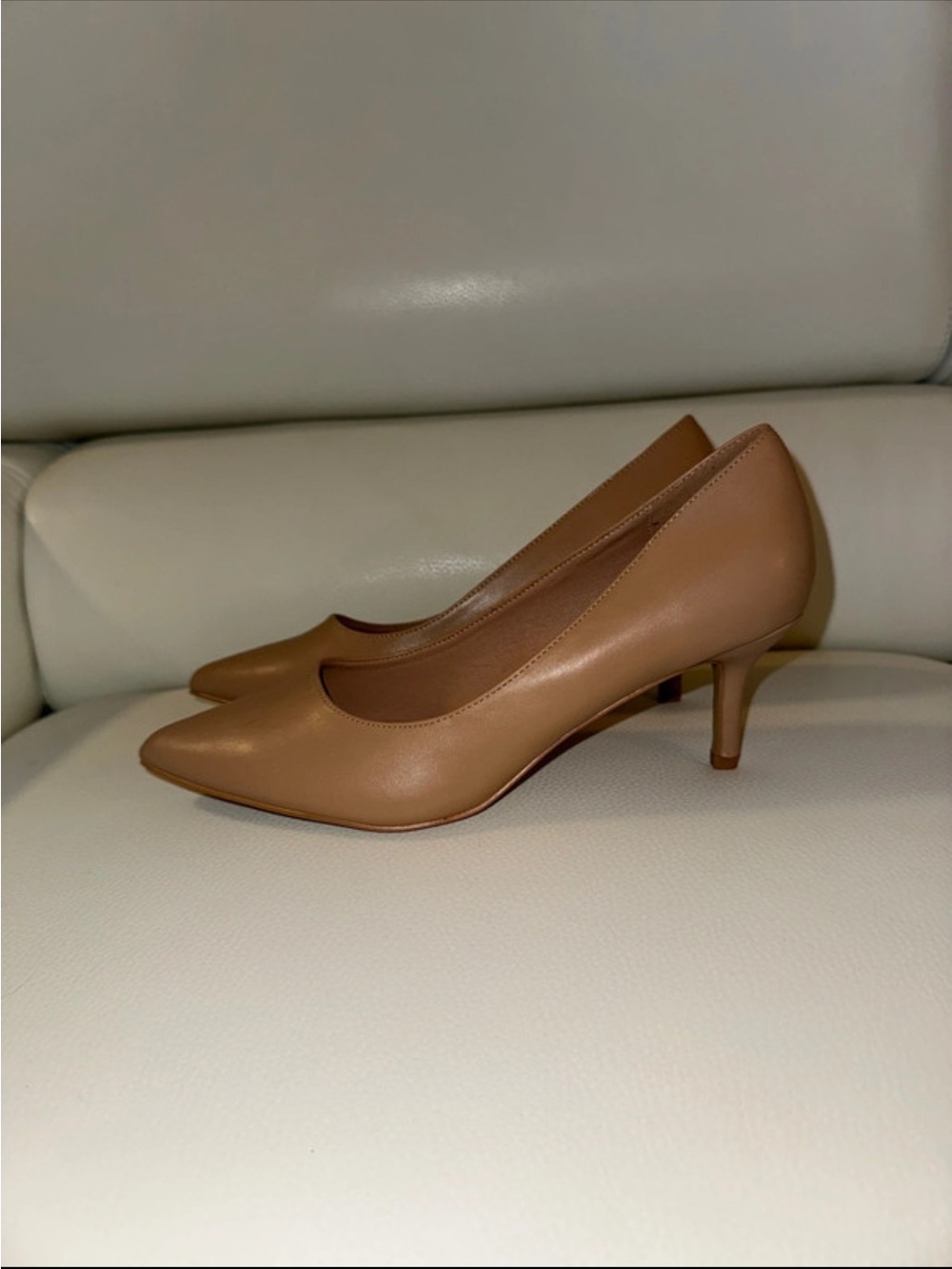 FRENCH CONNECTION CLASSIC TAN LEATHER POINTED- TOE KITTEN HEEL PUMPS
